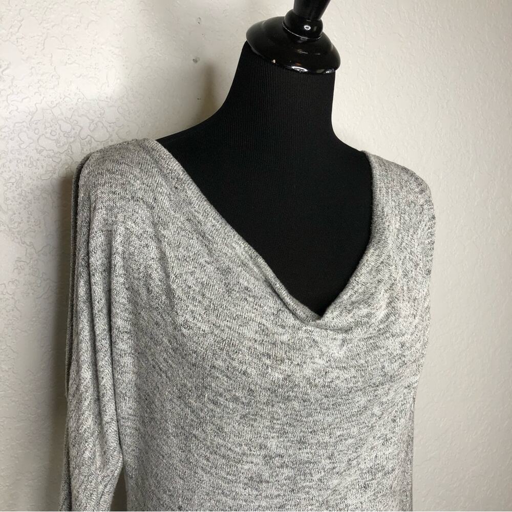 WHBM light gray cowl neck cold shoulder lightweight knit top size Extra Small XS - Picture 3 of 14